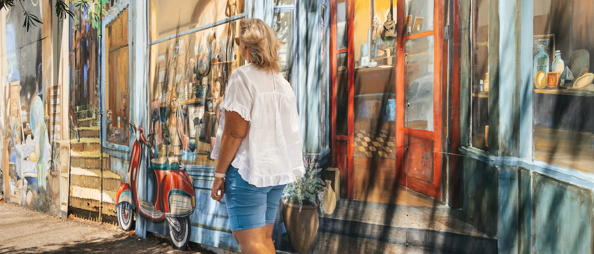 A colourful mural in Perth, one of the city's best Insta-worthy photo spots.